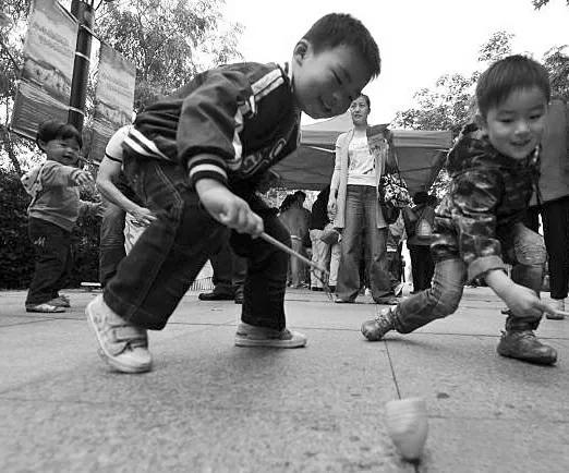 80后童年回忆图片？80后的童年回忆看完流泪