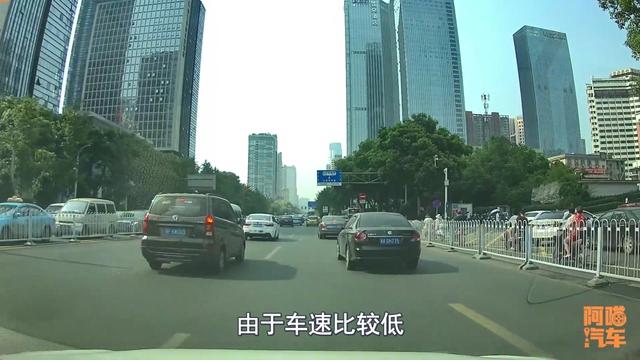 汽车开空调费油吗？车开空调油耗会增加多少