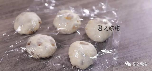 做面包的方法和步骤？最简单的小面包做法大全图解