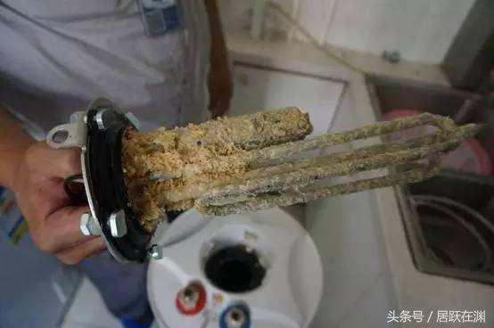 热水器水垢怎么彻底清理？热水器清除水垢的方法图解