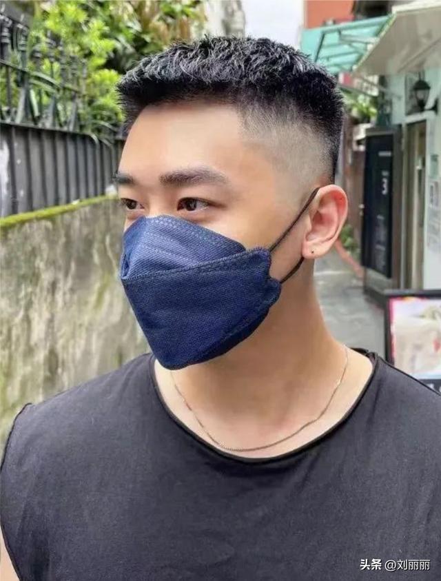 潮男发型男生帅气？目前最流行的男生发型