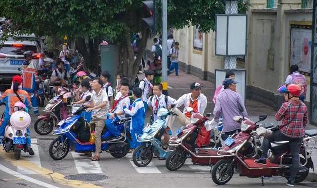 纯电车保险费多少钱一年？现在电动车保险一般多少钱